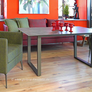 Gartenmöbel - Loungesofa aus Outdoorstoff für den Garten oder Terrasse + 2 Loungesessel + Esstisch