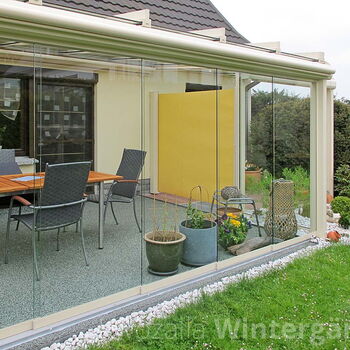Terrassenverglasung -  rahmenloses Verglasungssysteme, Glasschiebewand für Terrasse als Windschutz - KWOZALLA Wintergärten, Sachsen