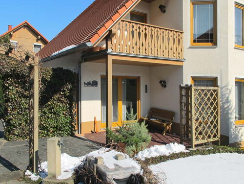 Terrasse vor dem Aufbau eines Eckwintergarten