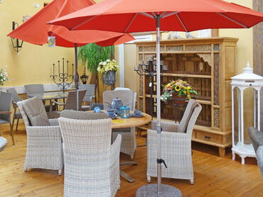 Sonnenschutz - Stockschirm rot mit Schirmständer von Kwozalla in Dorfhain, Sachsen