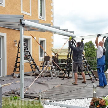 Aufbau/Montage Aluminium Terrassenüberdachung: Fachgerechte Scheibenmontage