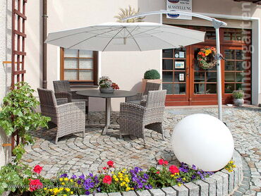 Großer Ampelschirm-Sonnenschirm grau, rund, Ansicht der Seite - Ampelschirm kaufen