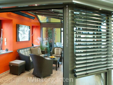 Wohnwintergarten ist auf ganzjährige Nutzung ausgelegt mit Außenjalousien, Außenraffstore