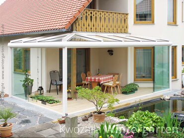 Glashaus mit rahmenloser Schiebeverglasung + Sonnenschutz - Markisen - Seitenansicht, offen mit rahmenloser Schiebeverglasung - Seitenansicht, Verglasung offen - von Kwozalla in Sachsen