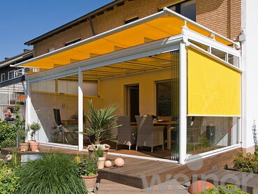Beschattung auf der Außenseite der Terrassenüberdachung - Aufglasmarkisen in unterschiedlichen Farben erhältlich
