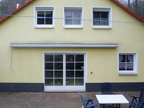 Ansicht der Terrasse vor dem Umbau mit der alten Markise - Standort Sachsen