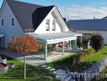 Beispiel für Verglasungen mit flächigen Glaselementen, großes Terrassendach